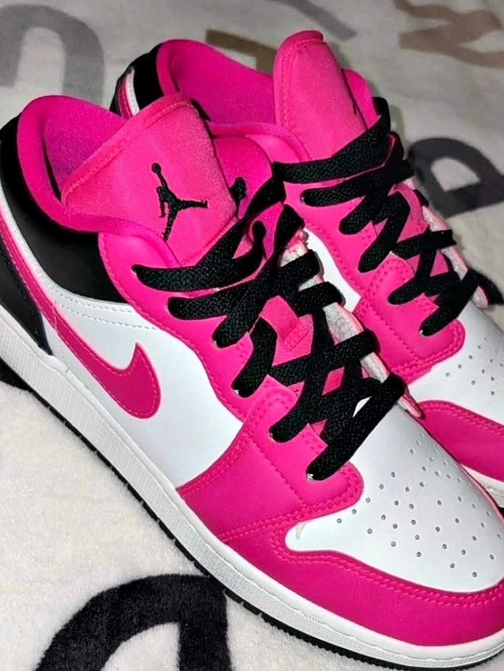 Nike Air Jordan 1 Low Pink & White US 5.5Y Like New